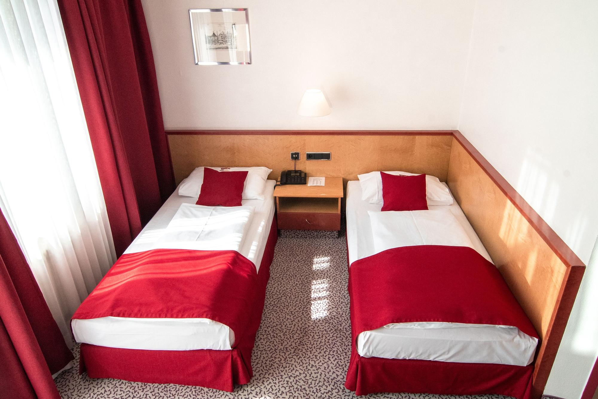 Leomar Hotel Ульм Экстерьер фото