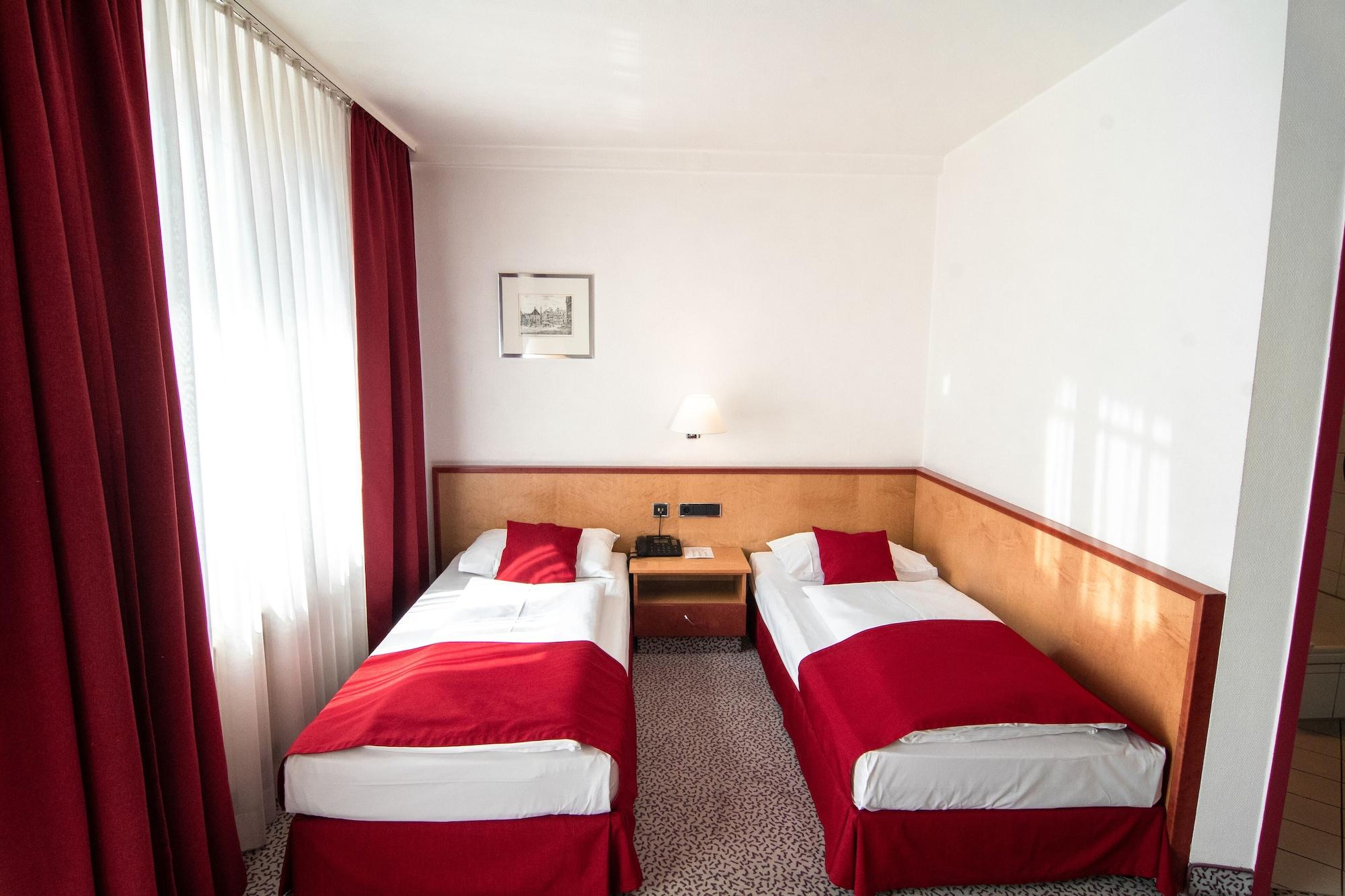 Leomar Hotel Ульм Экстерьер фото