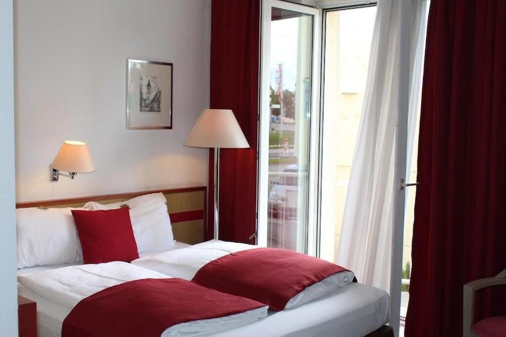 Leomar Hotel Ульм Экстерьер фото