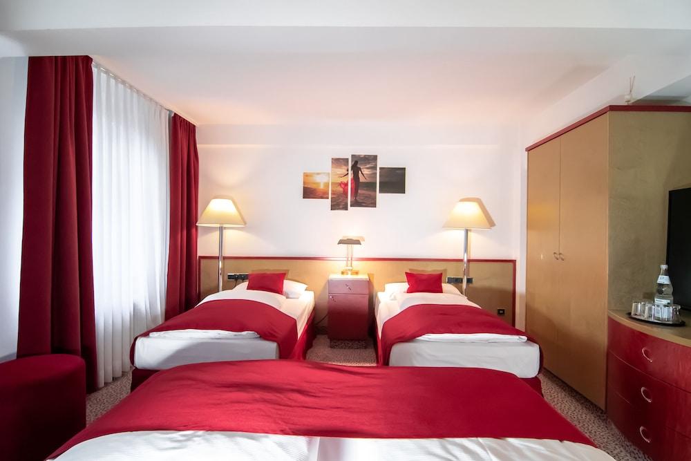 Leomar Hotel Ульм Экстерьер фото