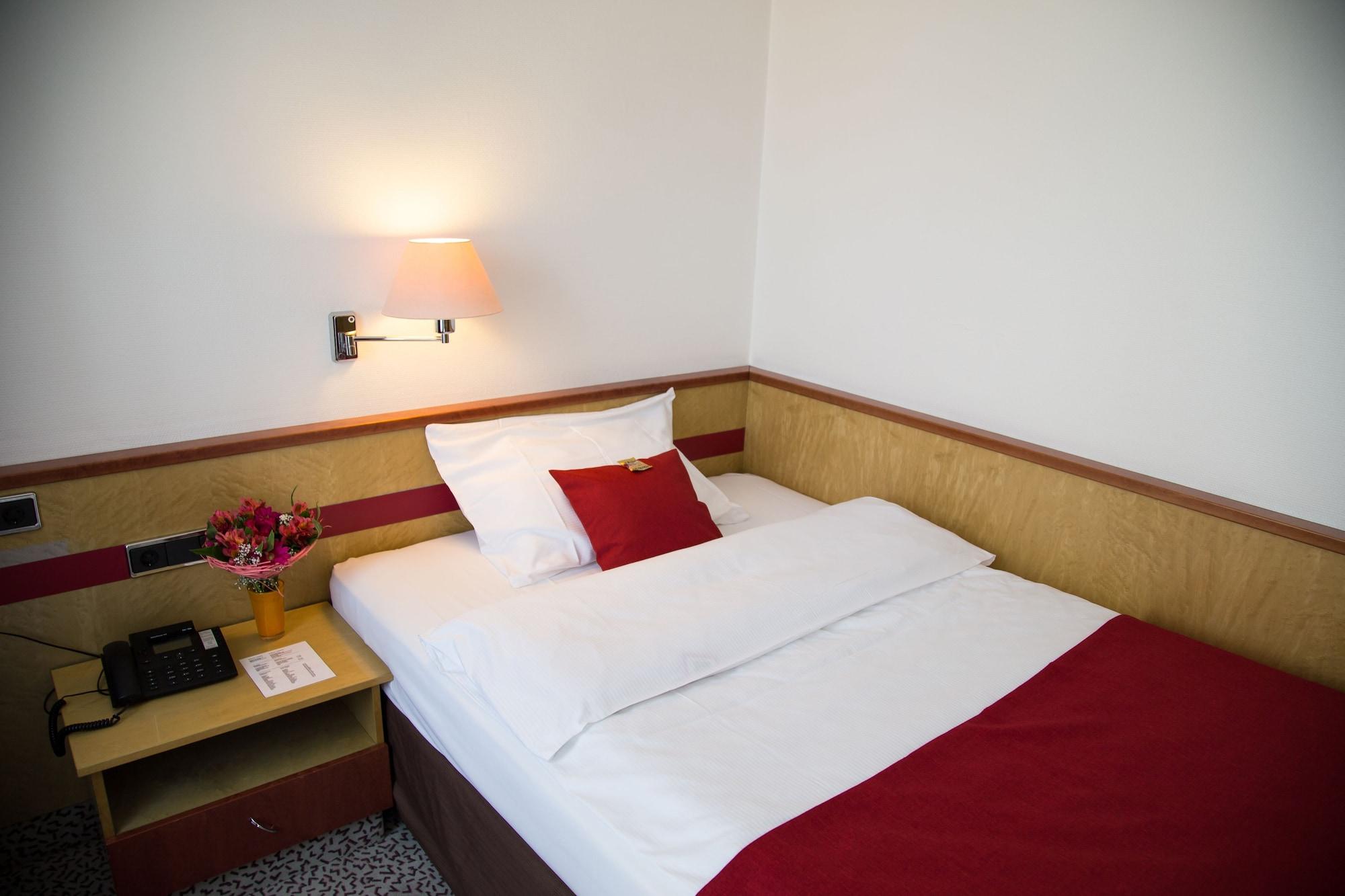 Leomar Hotel Ульм Экстерьер фото