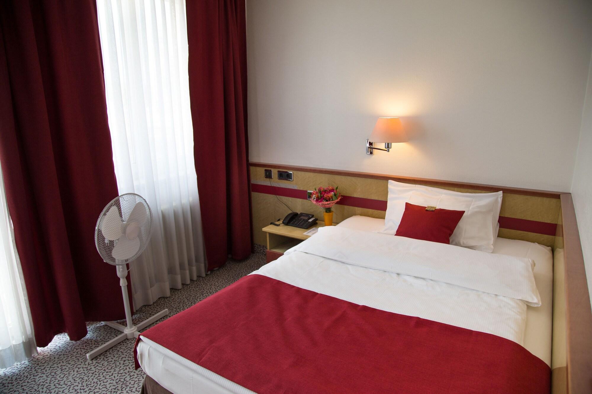 Leomar Hotel Ульм Экстерьер фото