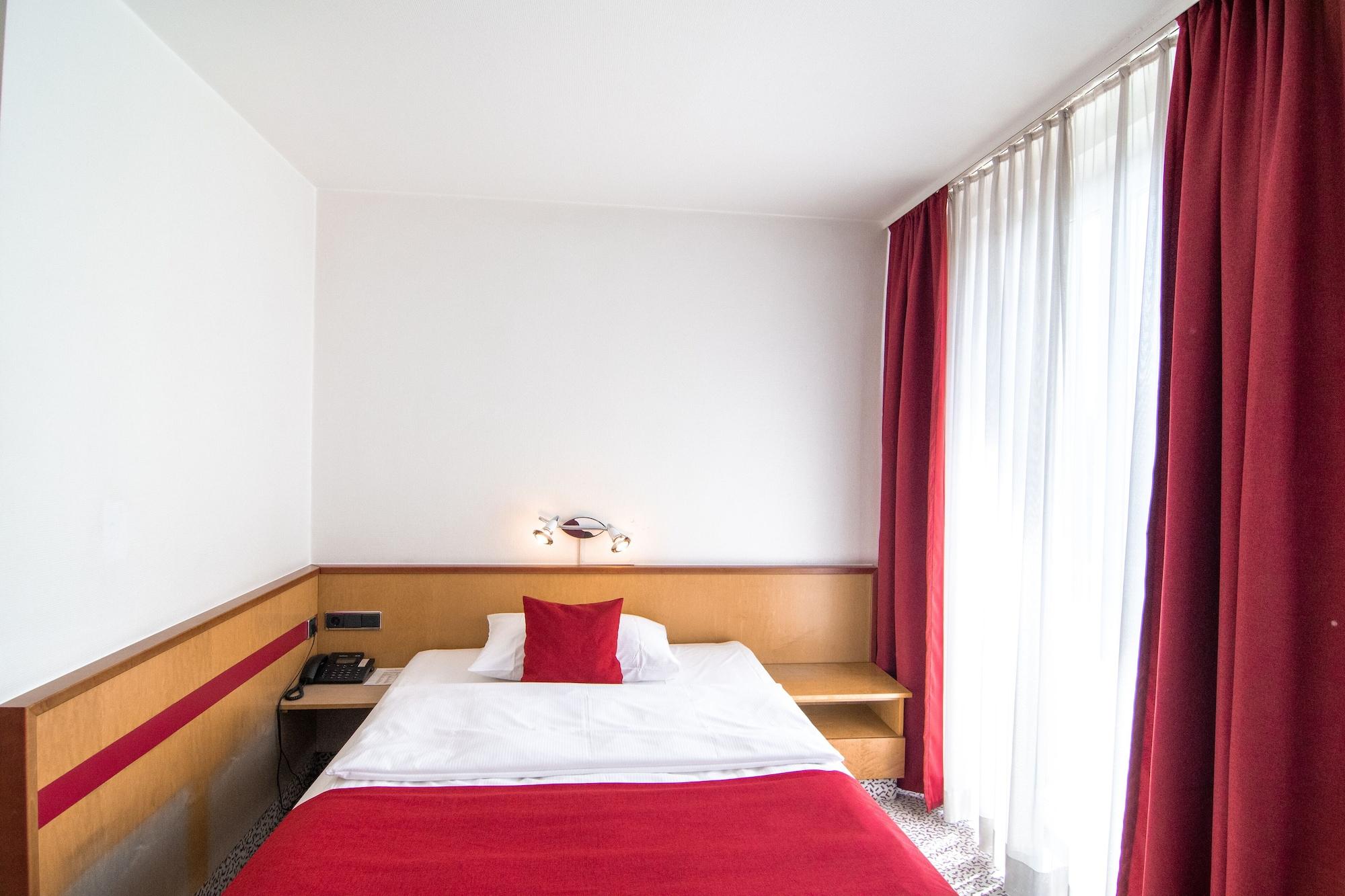 Leomar Hotel Ульм Экстерьер фото