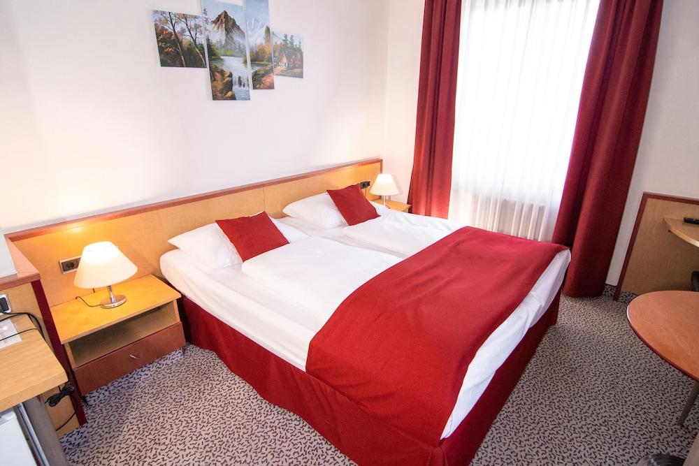 Leomar Hotel Ульм Экстерьер фото