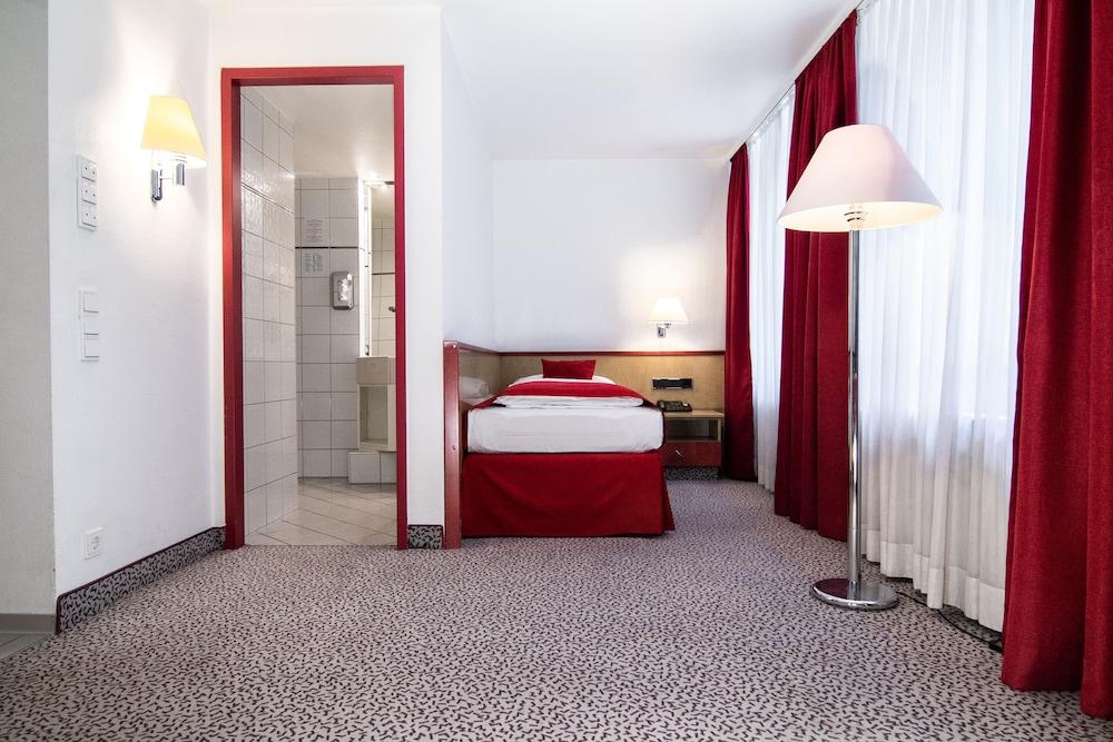 Leomar Hotel Ульм Экстерьер фото