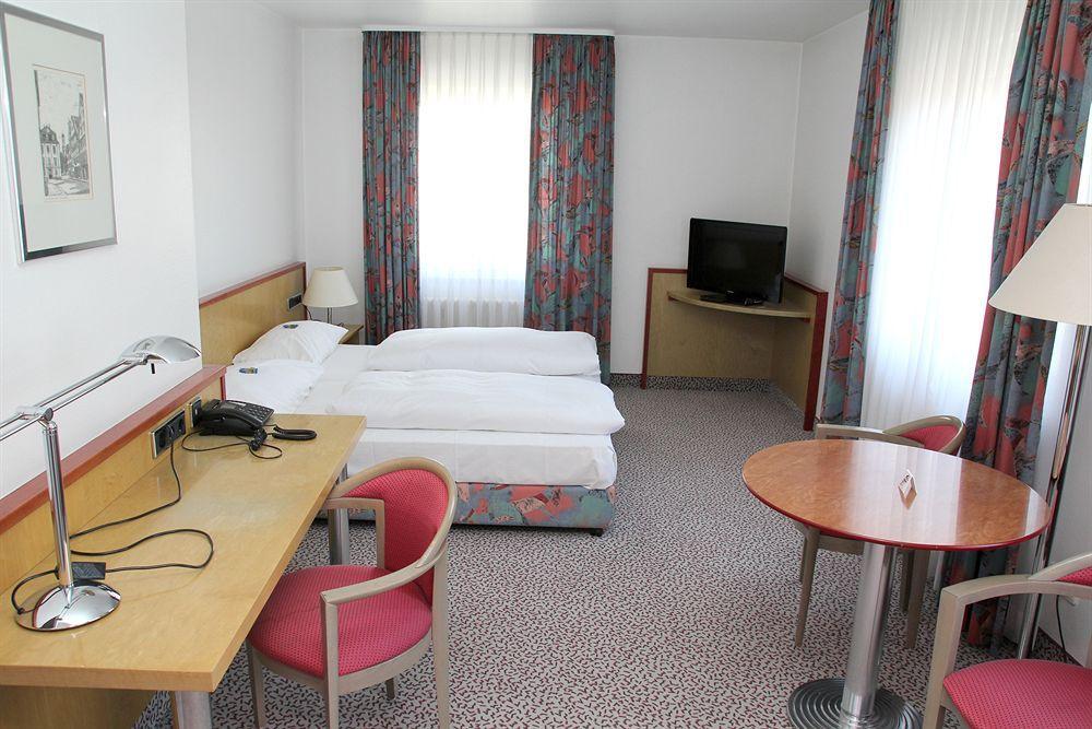 Leomar Hotel Ульм Экстерьер фото