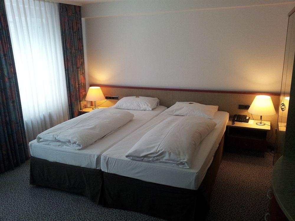 Leomar Hotel Ульм Экстерьер фото