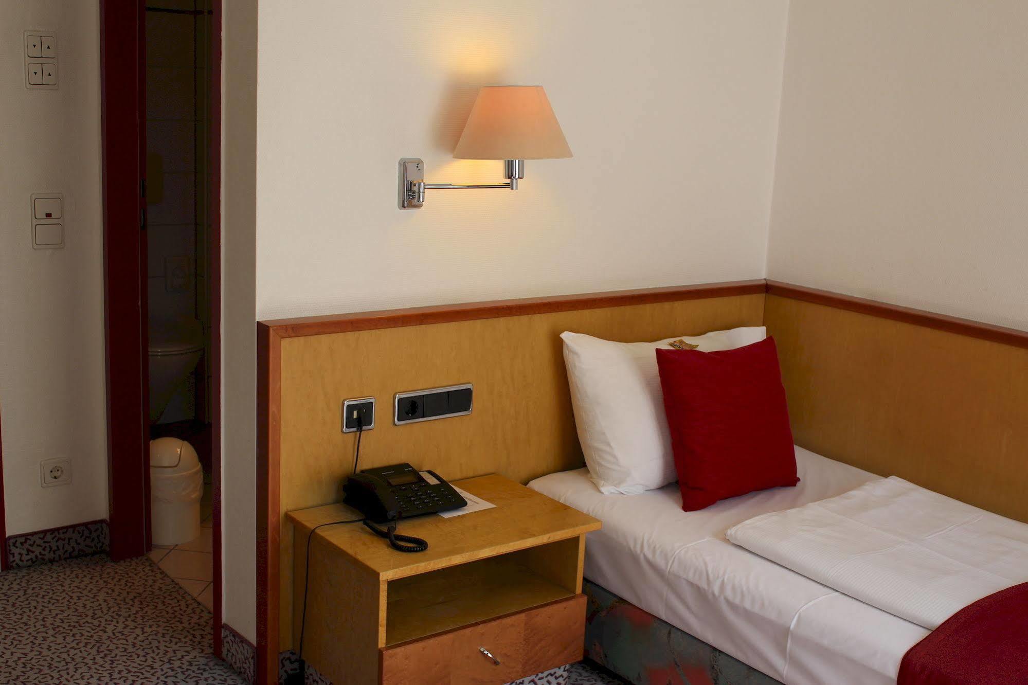 Leomar Hotel Ульм Экстерьер фото