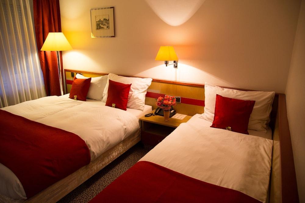 Leomar Hotel Ульм Экстерьер фото